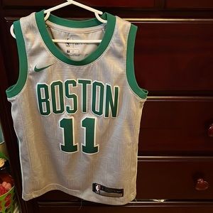 Boston Celtics Irving #11 youth sz S (8)